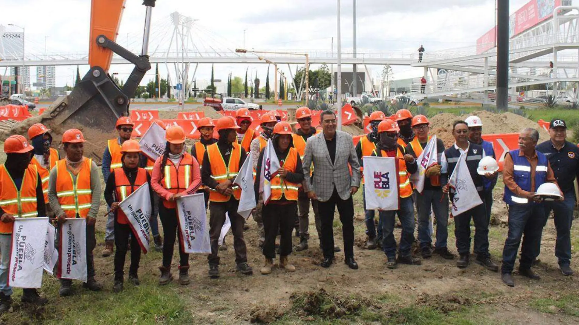 La construcción del viaducto elevado Vía Atlixcáyotl - Osa Mayor y el paso inferior vehicular Cúmulo de Virgo - Vía Atlixcáyotl